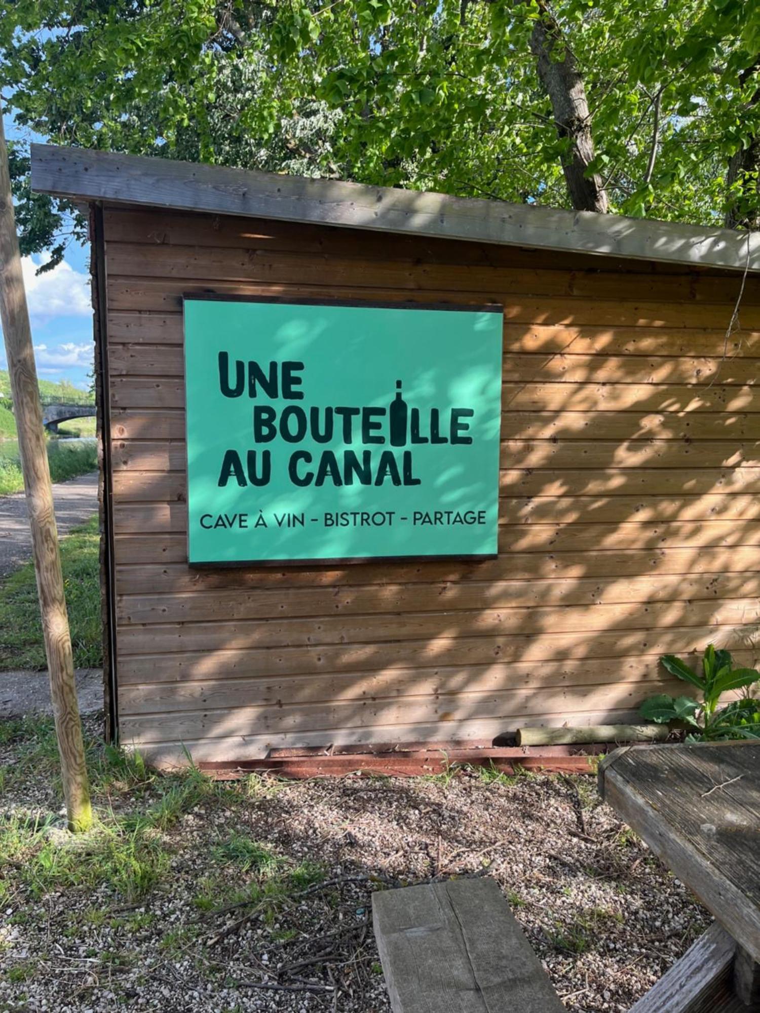 Une Bouteille Au Canal Dieupentale Екстериор снимка